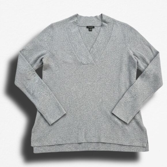Sweaters - LOFT Heather Gray V-Neck‎ Side Slit Sweater - Size Medium - Minimalist Cozy